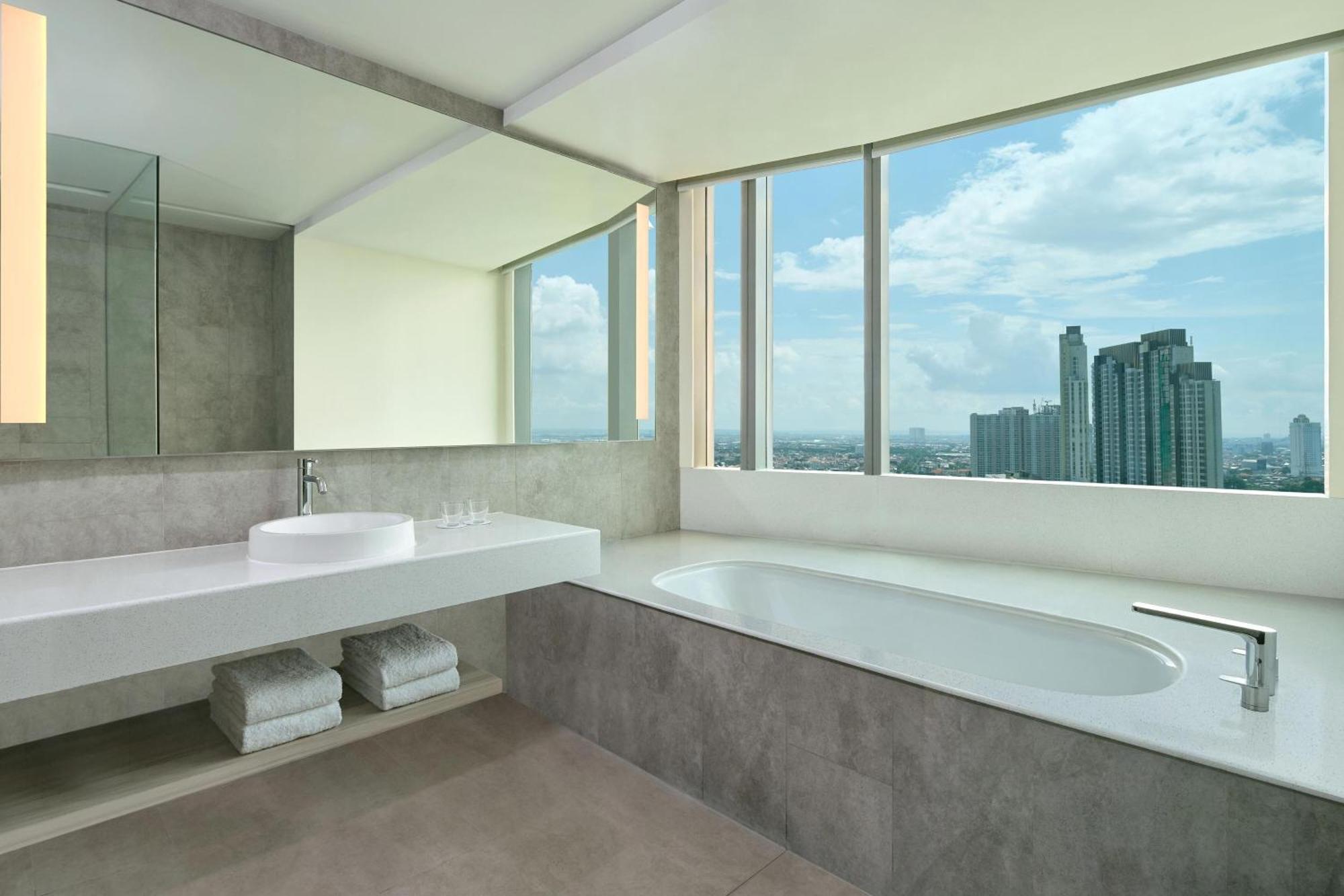Four Points By Sheraton Surabaya, Pakuwon Indah מראה חיצוני תמונה
